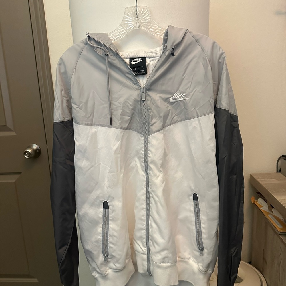 Nike Men's Gray and White Windbreaker